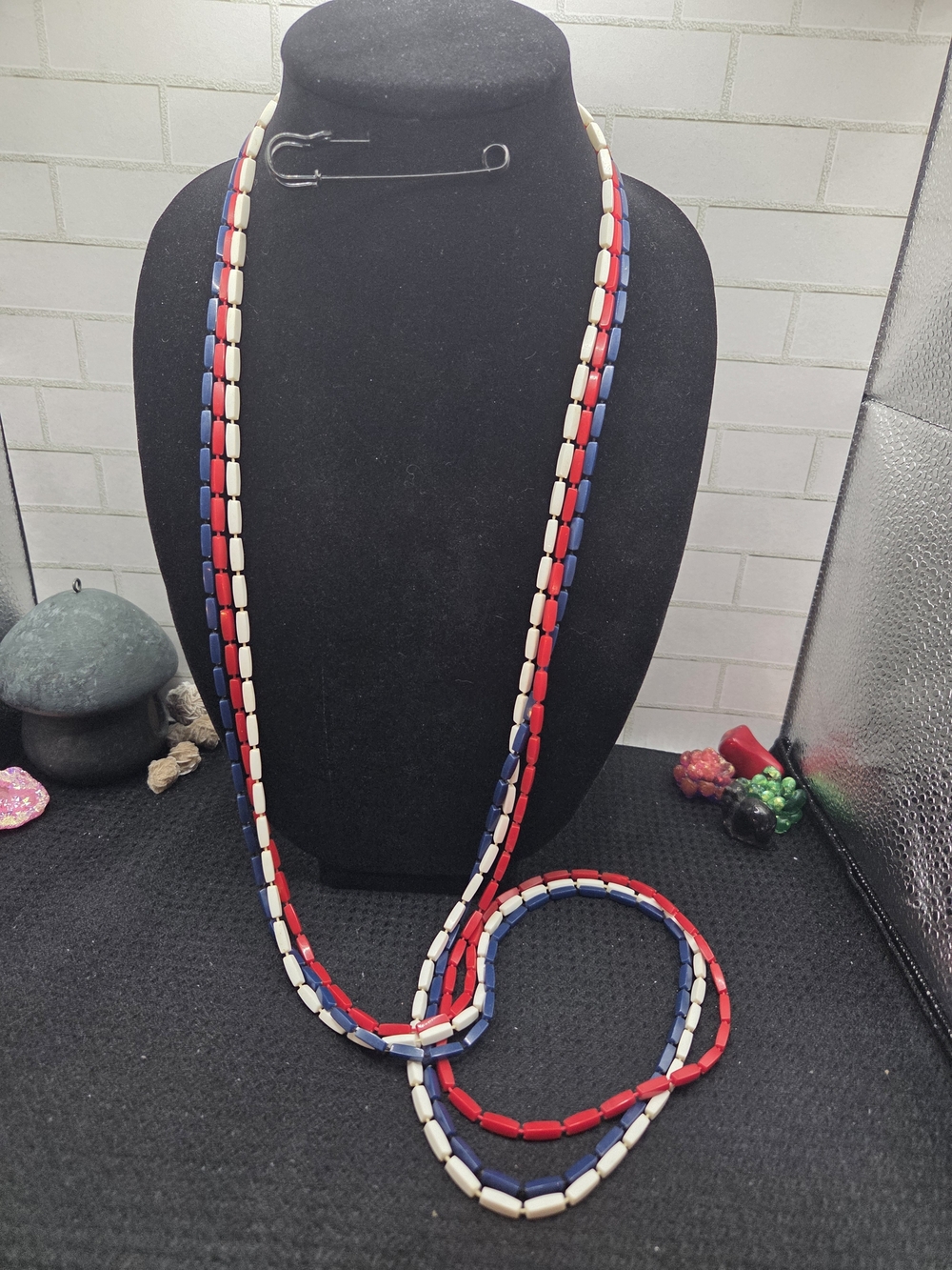 1462. Vintage Patriotic Red Blue White Beaded Long Plastic Necklace